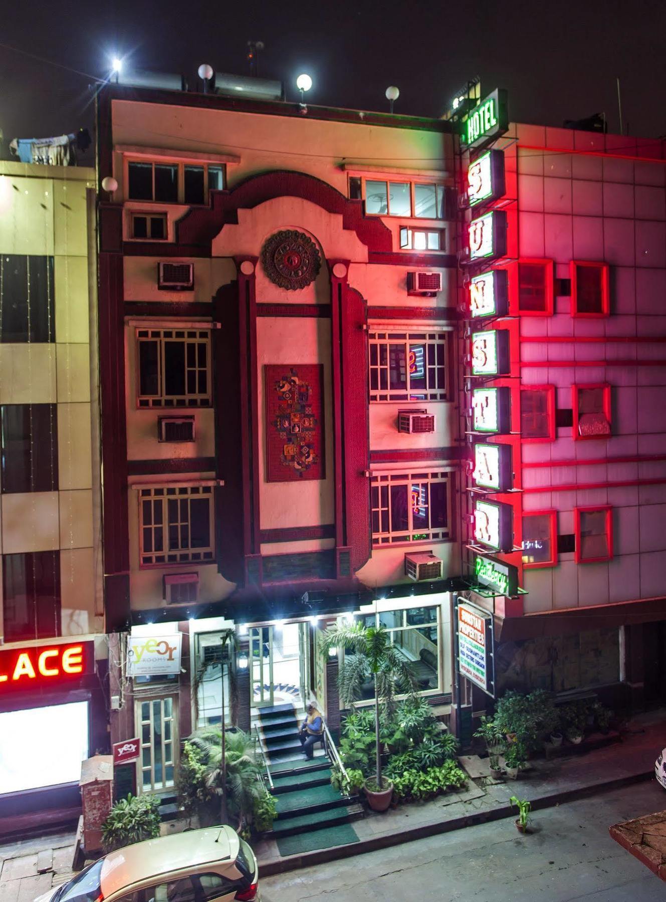 日星公寓酒店 德里 外观 照片